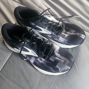 Mens Brooks Sneakers